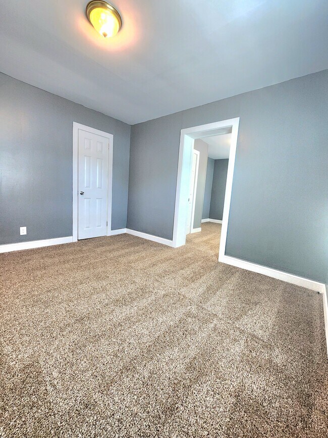 second bedroom - facing closet and third bedroom entry - 321 Stonewall Ave S