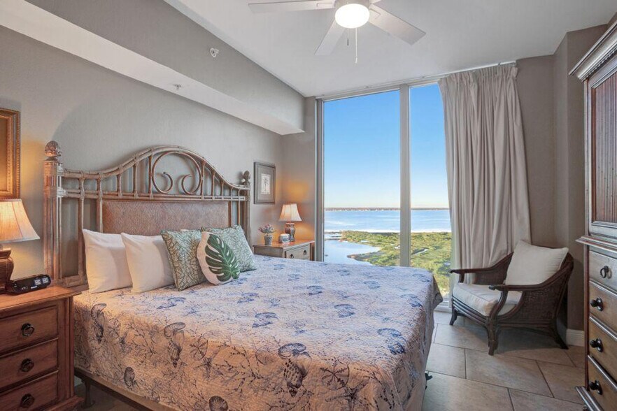 Building Photo - 2 Portofino Dr