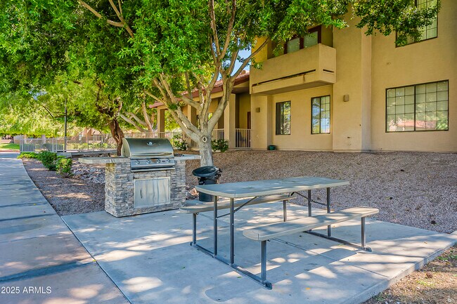 Building Photo - 14420 N 57th Dr