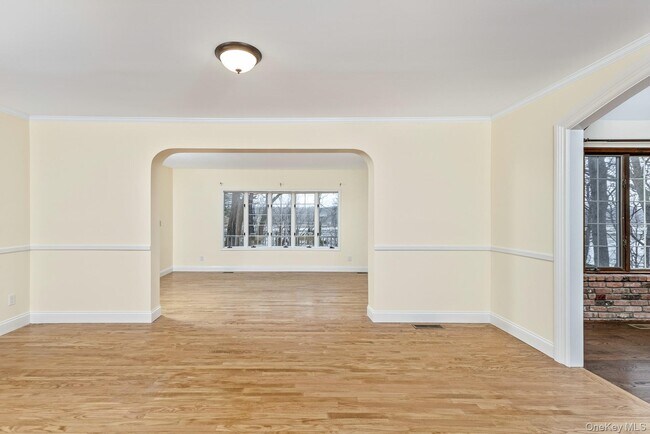 Building Photo - 451 River Rd