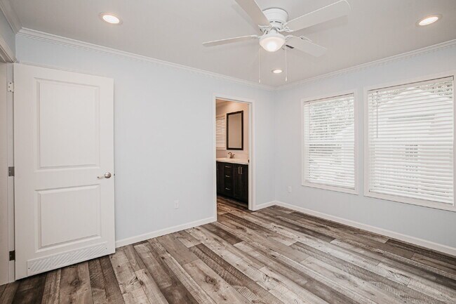 Building Photo - Inviting 3 bed, 2 bath Mount Pleasant rental