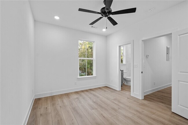 Building Photo - 588 S Willow Ave