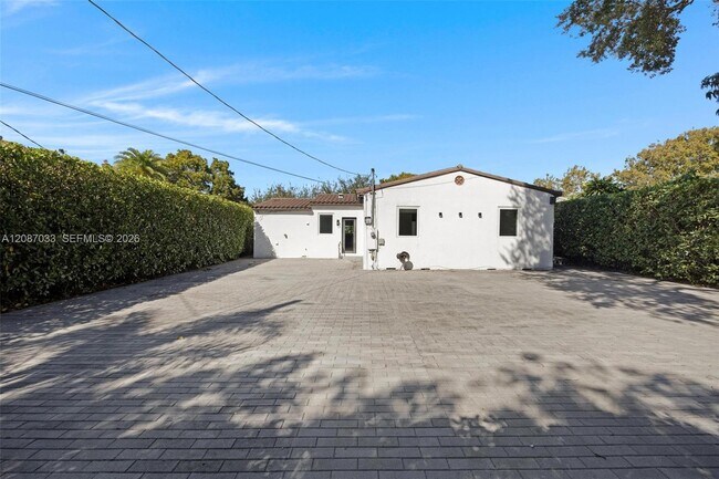Building Photo - 6476 SW 10th Terrace