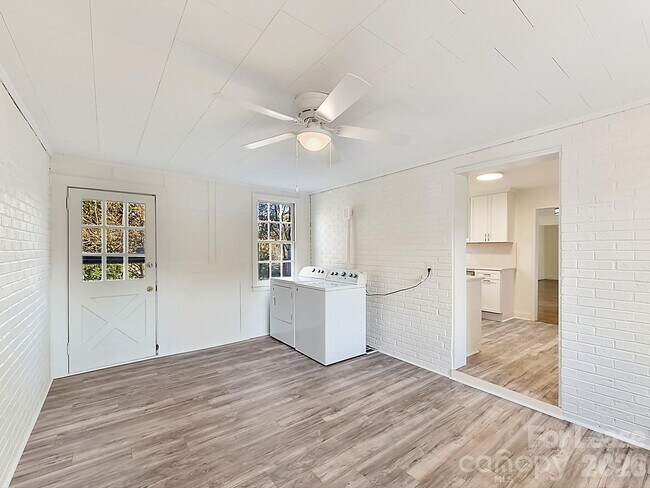 Building Photo - 711 Mt Vernon Ave