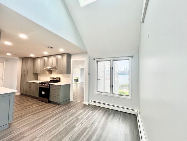Building Photo - 4C Cove Ln