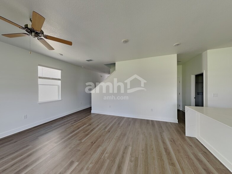 Building Photo - 16421 Cheyanne Ct