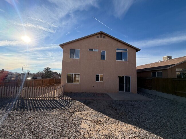 Building Photo - 4 Bedroom Home Available Near Unser Blvd NW & McMahon Blvd!