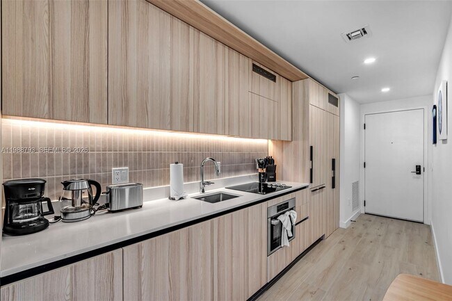 Building Photo - 225 N Miami Ave