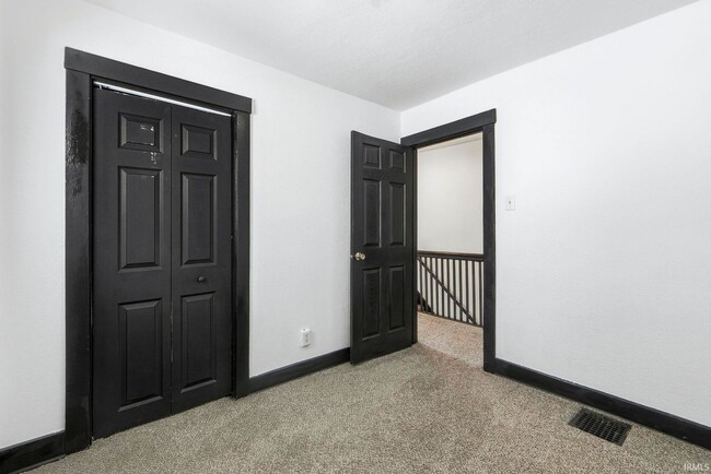 Building Photo - 3 bedroom available for immediate move i!