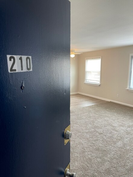 Building Photo - 2412 Azalea Garden Rd