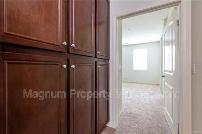 Building Photo - 40347 Calle Real