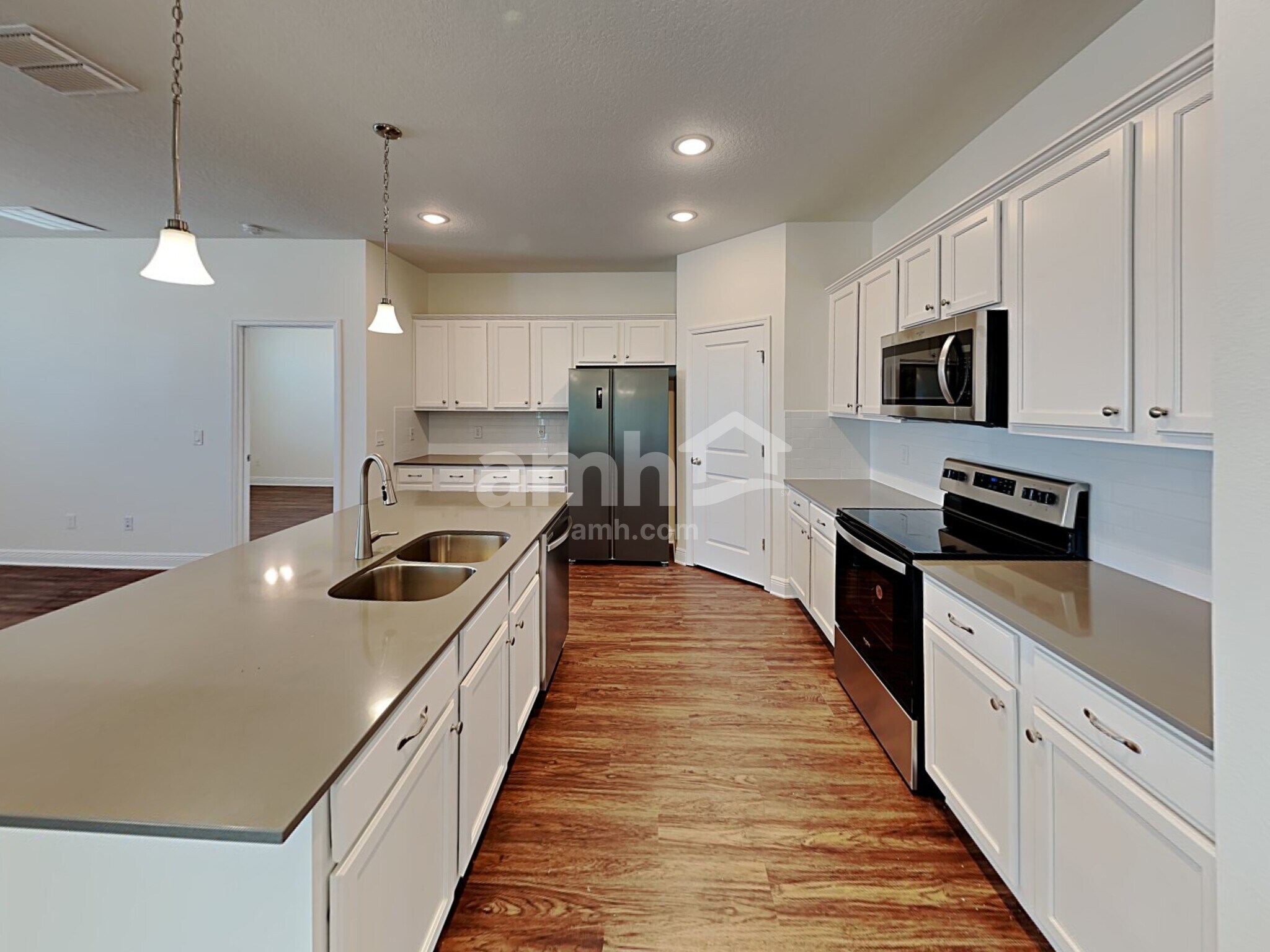 Building Photo - 1228 Sky Lks Dr