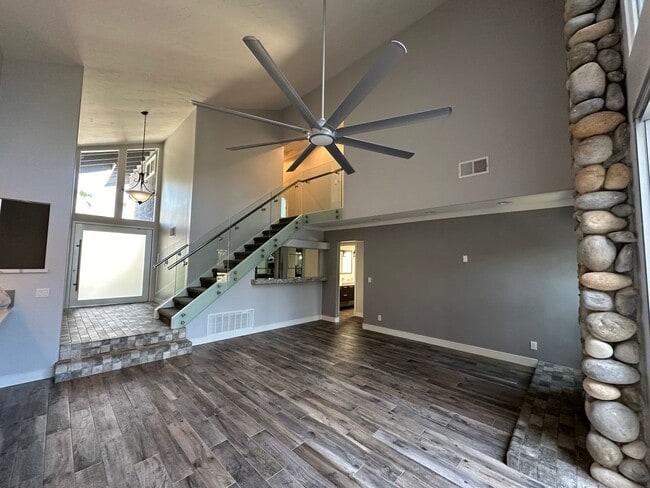 Building Photo - Stunning 4+3 pool home in Agoura Hills -Co...