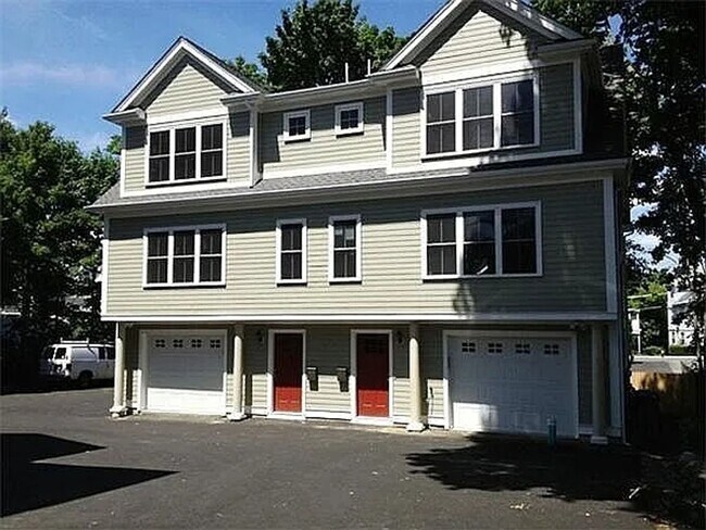 Building Photo - No Brokers Fee, No Security Deposit, In-Unit Washer and Dryer, Central Heat/AC, One Parking is In...