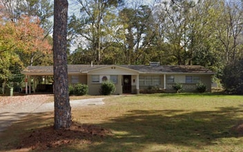 Building Photo - 2633 Ashlawn Dr