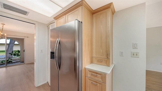 Building Photo - 515 Rousseau Dr