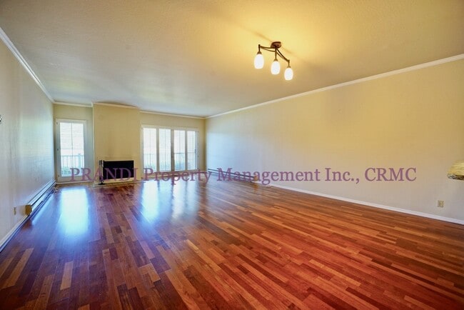 Building Photo - 2 Bedroom Condo with Waterfront Mt Tam Views