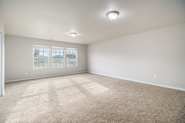 Building Photo - Immediate Occupancy Available!