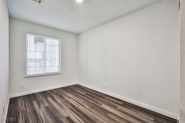 Building Photo - 4718 Elk Springs Ave
