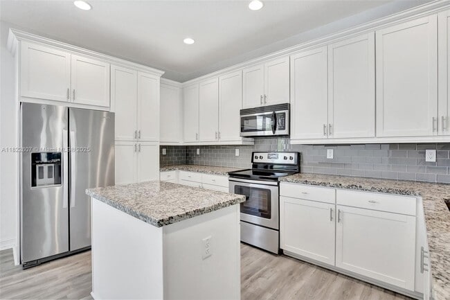 Building Photo - 11549 SW 13th Ct