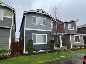 Building Photo - Amazing Puyallup Home waiting for you!