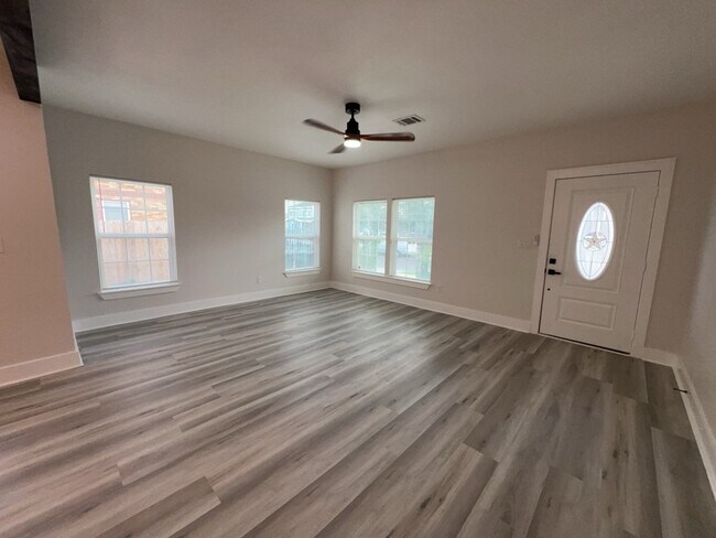 Primary Photo - 224 Everton St