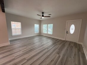 Building Photo - 224 Everton St