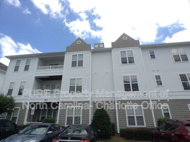 Building Photo - 18801 Oakhurst Blvd