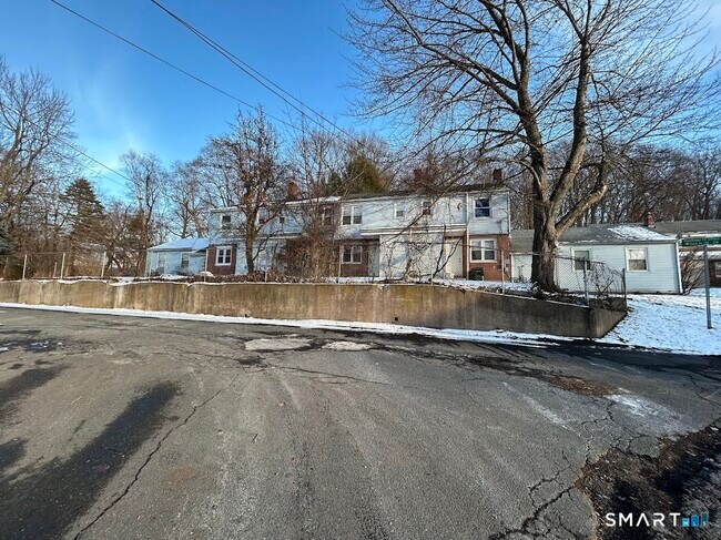 Building Photo - 244 Woodlawn Cir