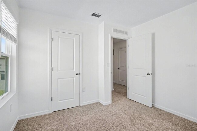Building Photo - 868 Grandin St