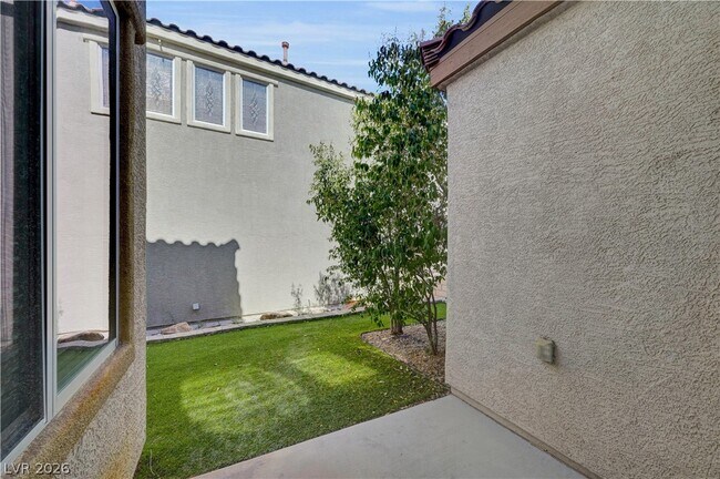 Building Photo - 12052 Hathaway Pines Dr