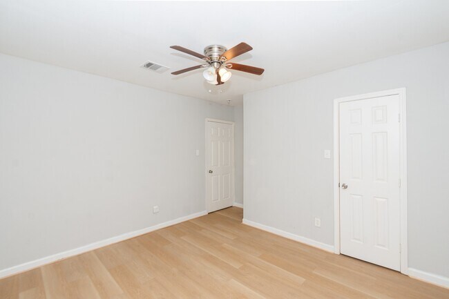 Building Photo - 3707 Meadowlake Rd