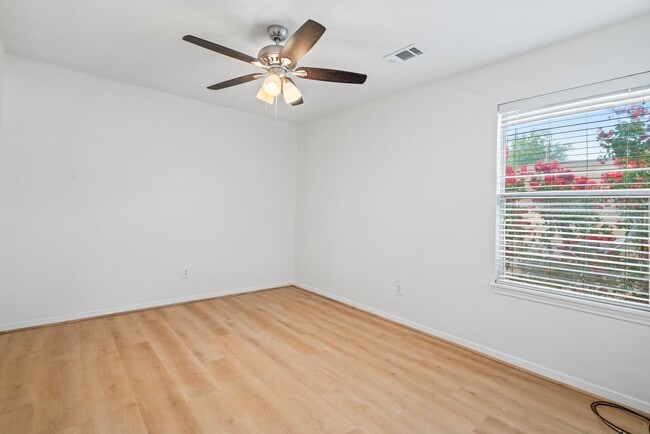 Building Photo - 15327 Hickory Dale St