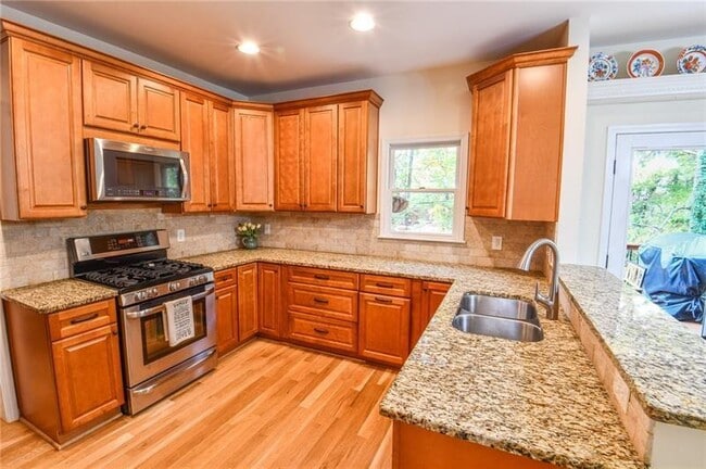 Building Photo - 1865 Oak Tree Hollow