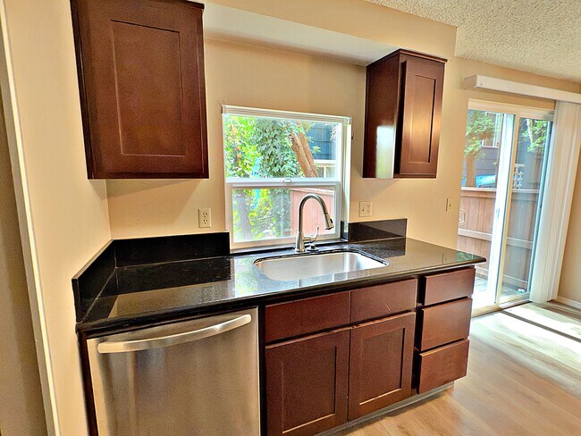 Building Photo - 3610 S Kelly Ave