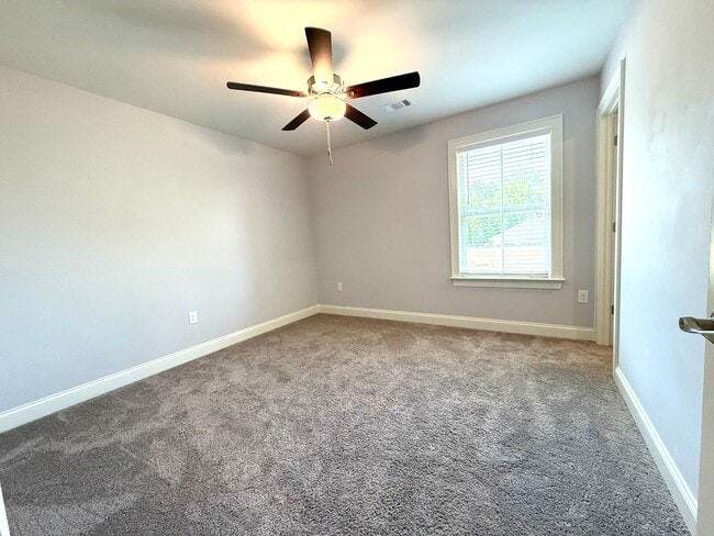 Building Photo - Wonderful 4 bedroom home