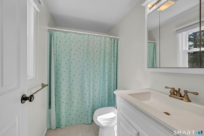 Building Photo - 10 Grove Pl