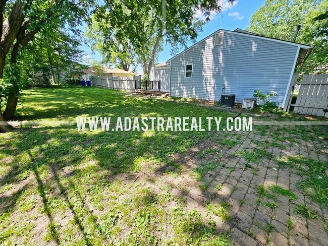 Building Photo - Spacious North Overland Park Bungalow-Available in FEBRUARY!!