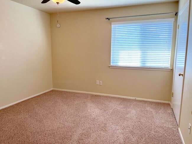 Building Photo - AUG 2026 PRE-LEASE!  Spacious 2 Bedroom Condo