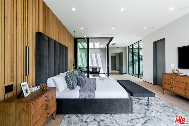 Building Photo - 434 Flores St