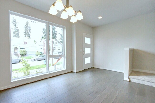 Building Photo - 3Bd/2.75Ba Seattle Townhouse