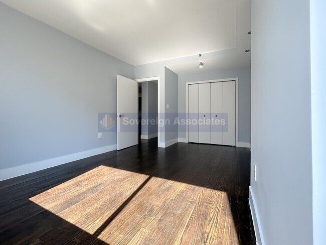 Building Photo - 703 W 171st St