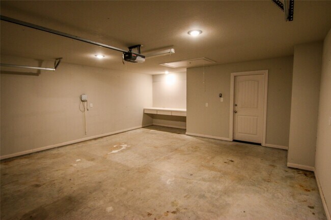 Building Photo - 13089 Vega Ct