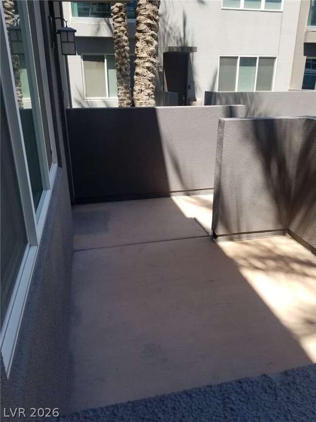 Building Photo - 4545 Dean Martin Dr