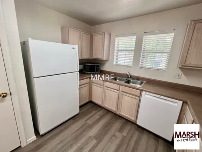 Building Photo - Very nice 3 bedroom home located in Spectr...