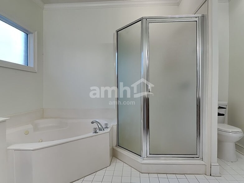 Building Photo - 6207 Chester Cv