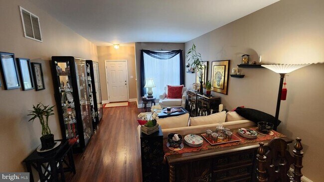 Building Photo - 168 Pennsbury Ln