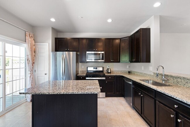 Building Photo - 659 McComb Pl