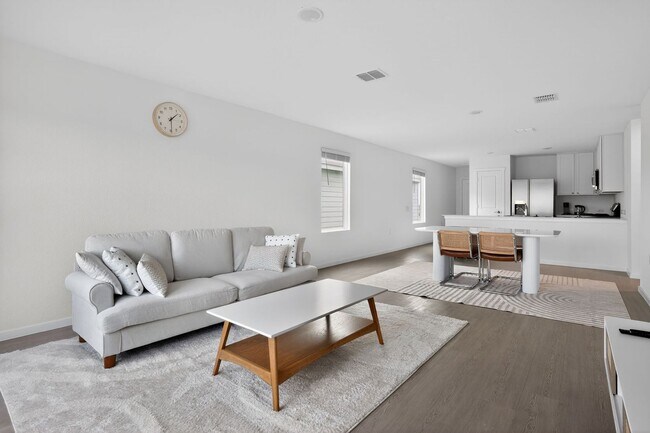 Building Photo - Private Master Suite for Rent – 5 Minutes from Texas A&M–San Antonio!