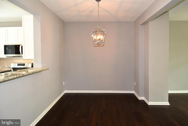 Building Photo - 990 Harrison Cir